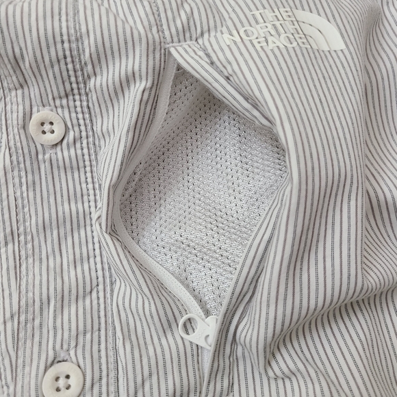 THE North Face pinstripes button-down long-sleeve relaxed fit shirt, M (PTP 20") - Picture 5 of 15